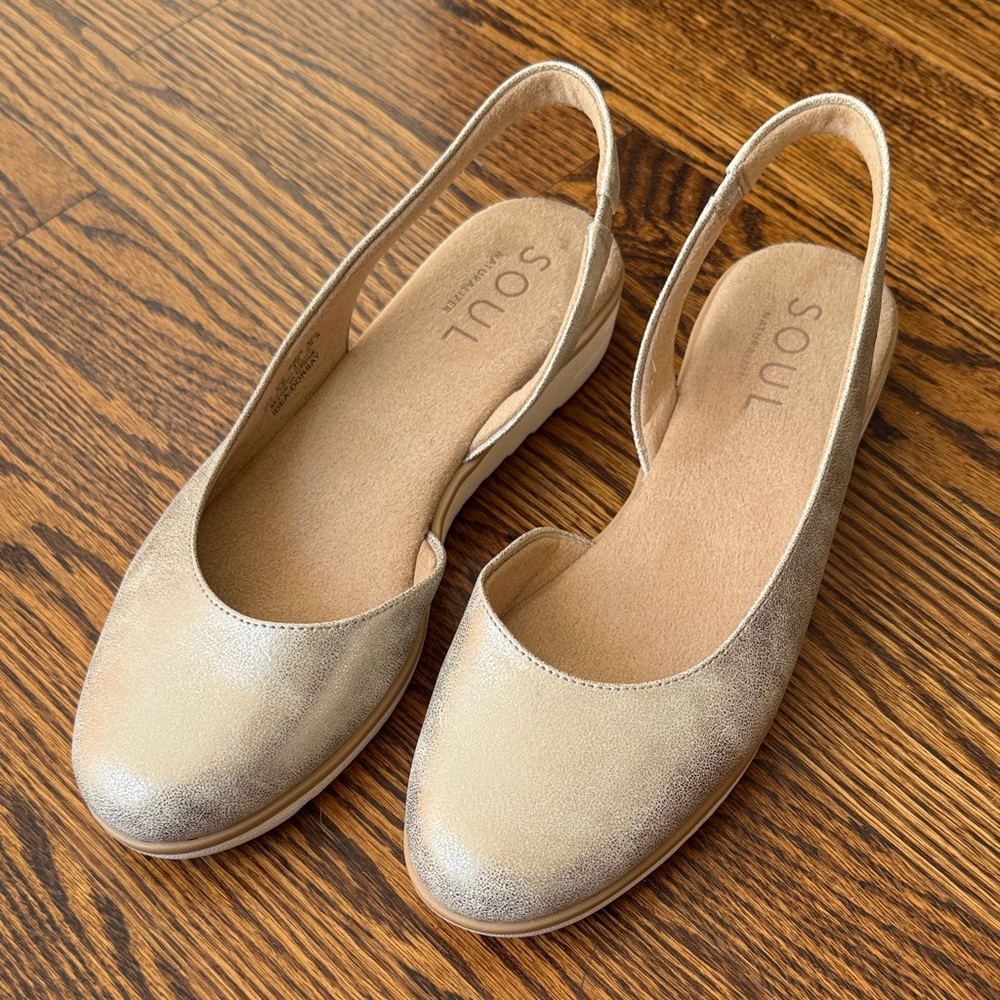 B12 SOUL Naturalizer Women’s 9W Silver Tab Slingback Flats